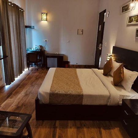 Pearl Suites At Omex Entrenity Vrindāvan Exteriér fotografie