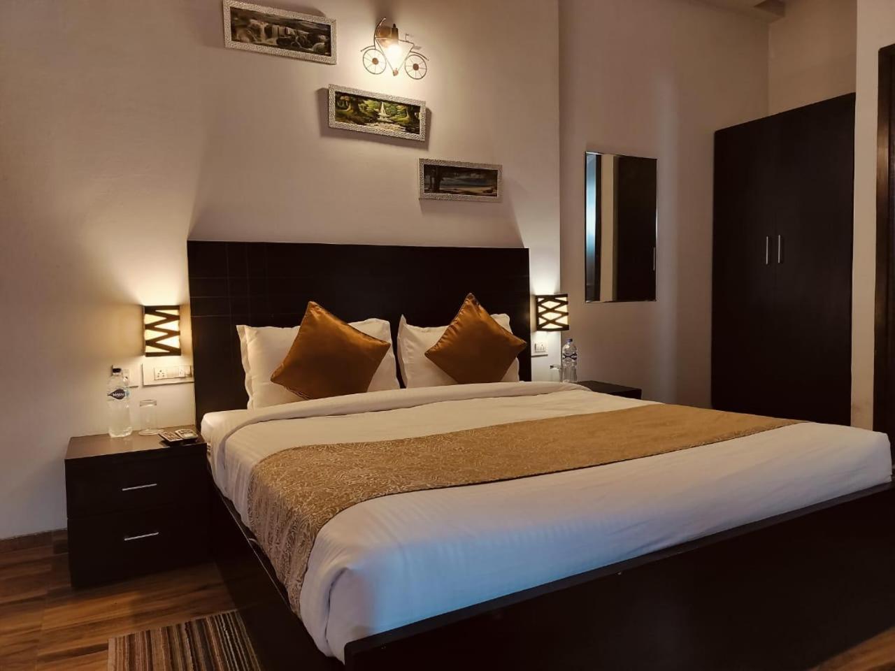 Pearl Suites At Omex Entrenity Vrindāvan Exteriér fotografie
