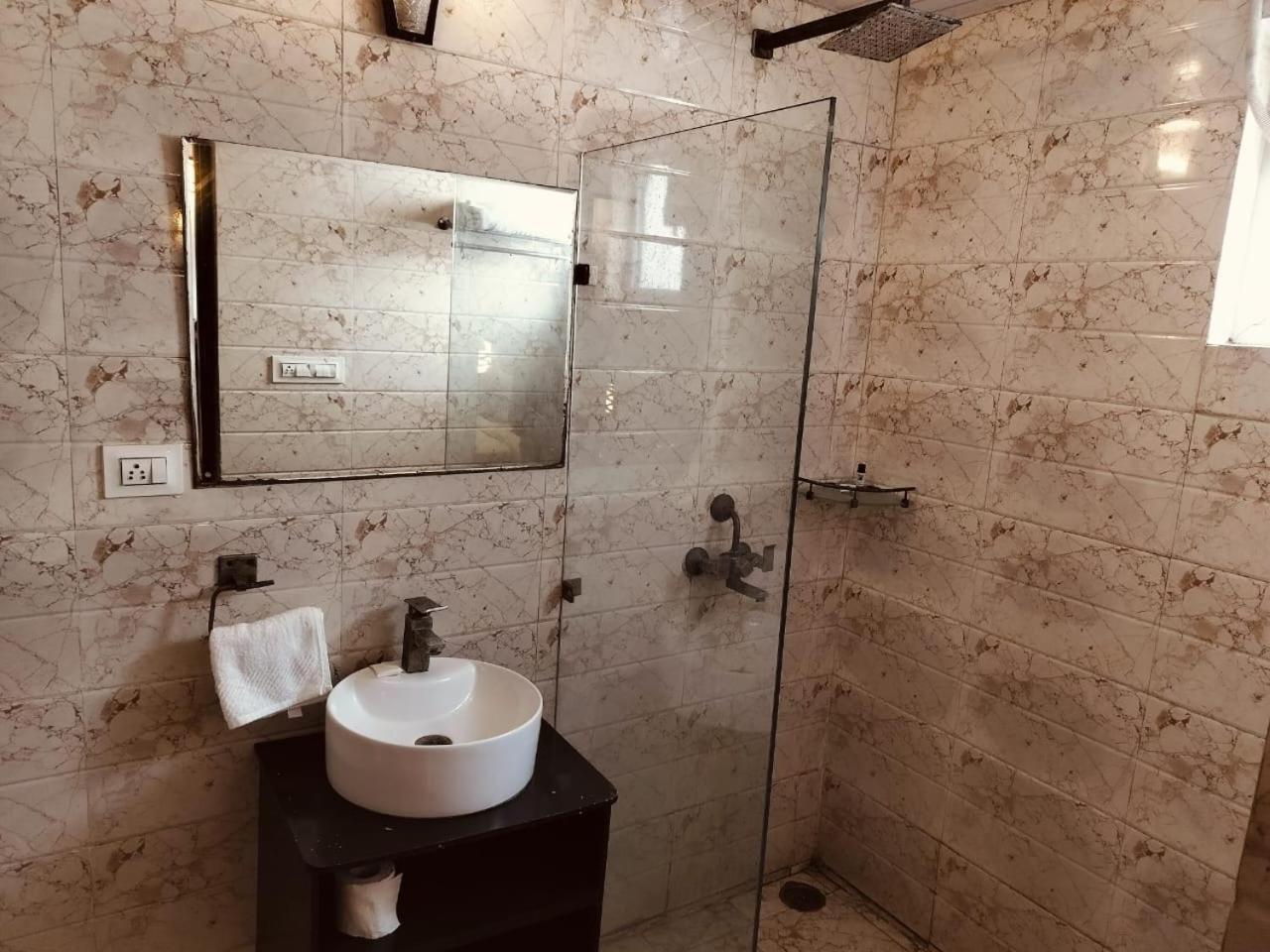 Pearl Suites At Omex Entrenity Vrindāvan Exteriér fotografie