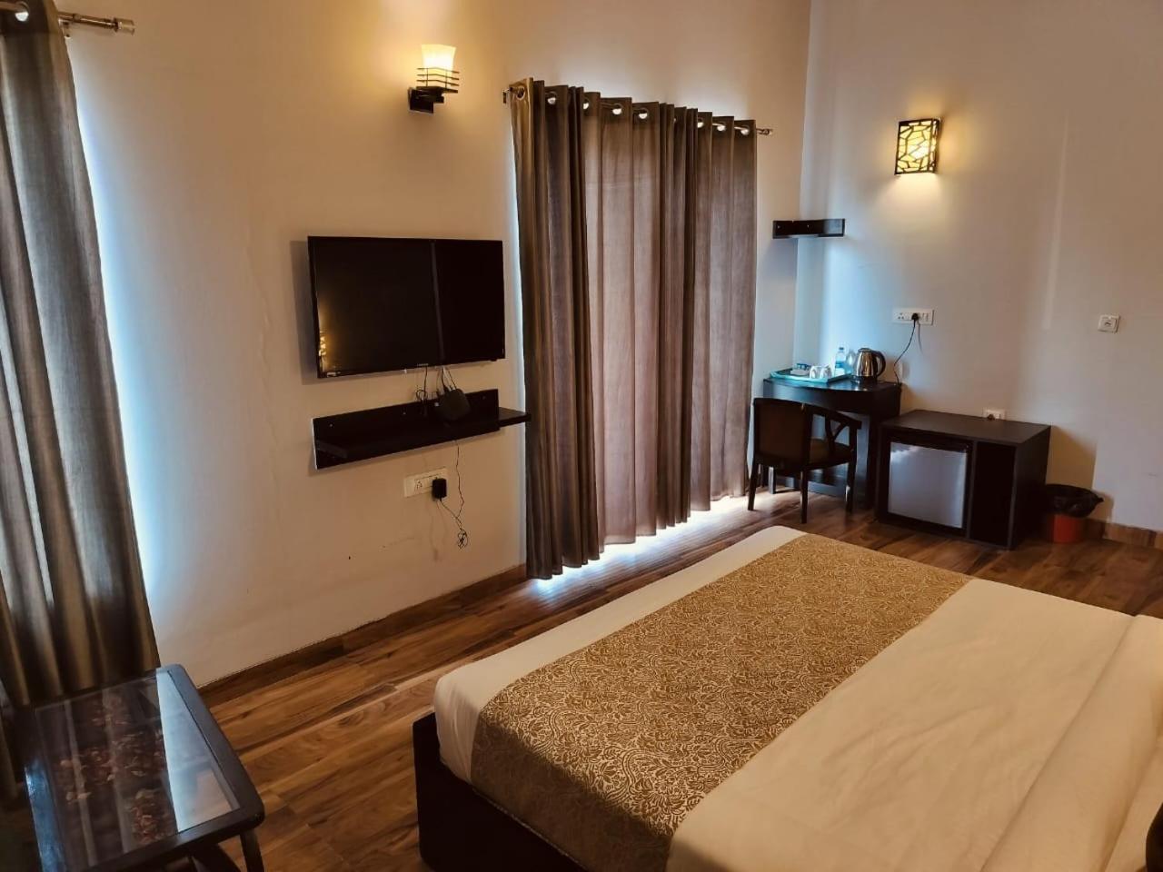 Pearl Suites At Omex Entrenity Vrindāvan Exteriér fotografie