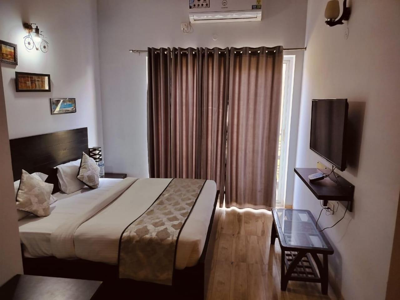 Pearl Suites At Omex Entrenity Vrindāvan Exteriér fotografie