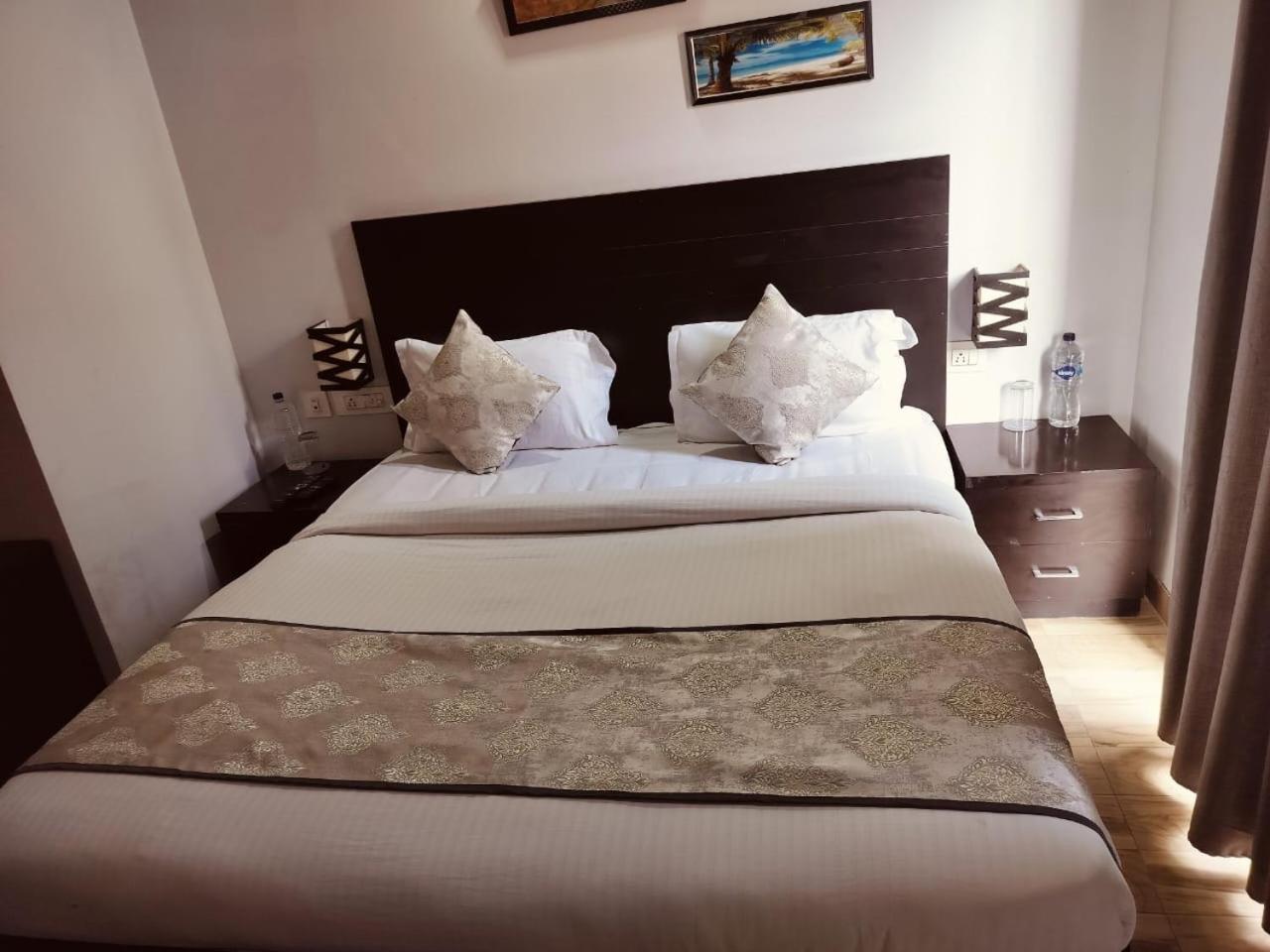 Pearl Suites At Omex Entrenity Vrindāvan Exteriér fotografie