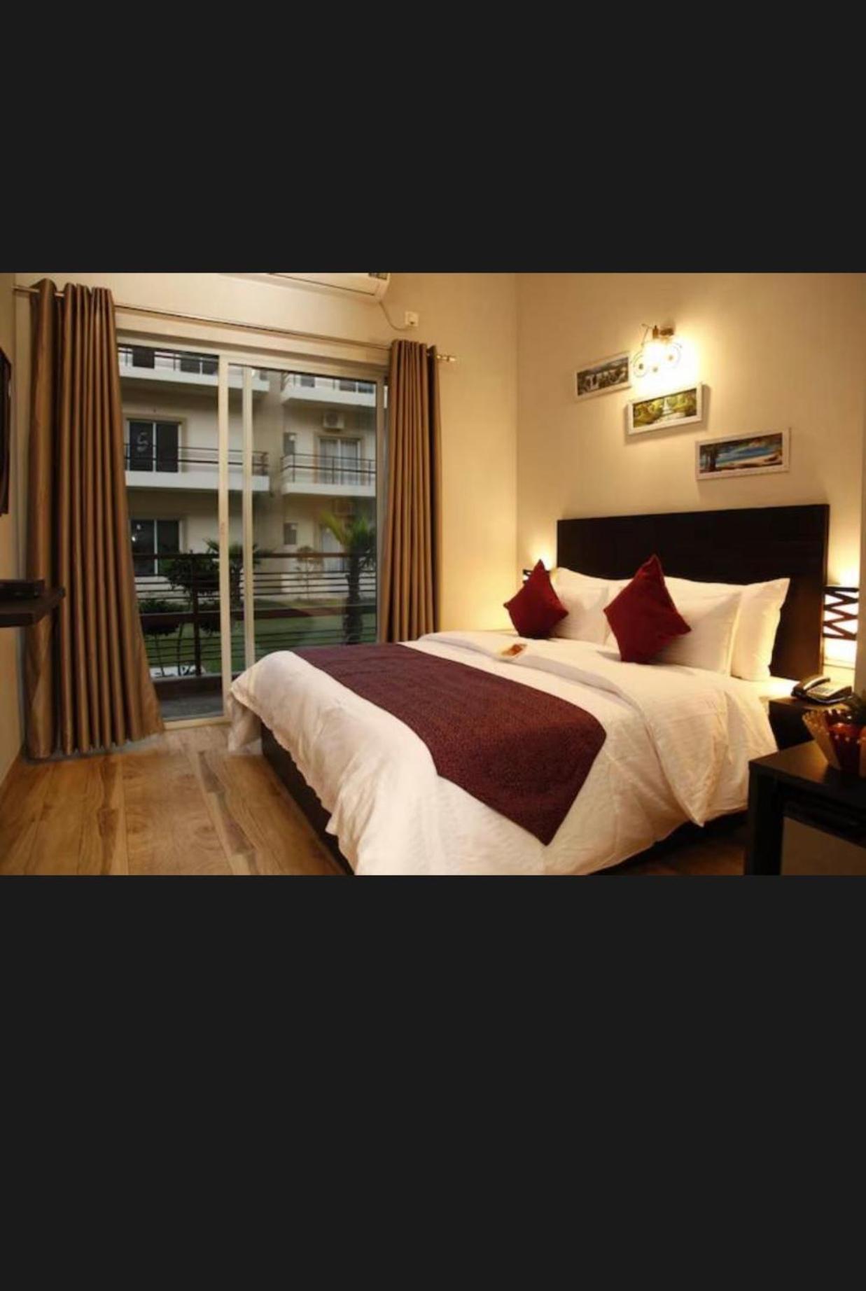Pearl Suites At Omex Entrenity Vrindāvan Exteriér fotografie