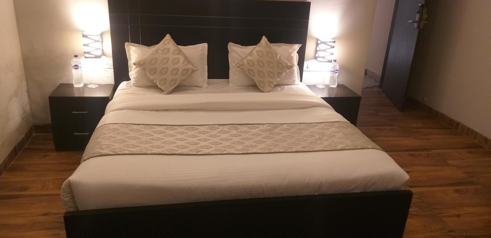 Pearl Suites At Omex Entrenity Vrindāvan Exteriér fotografie