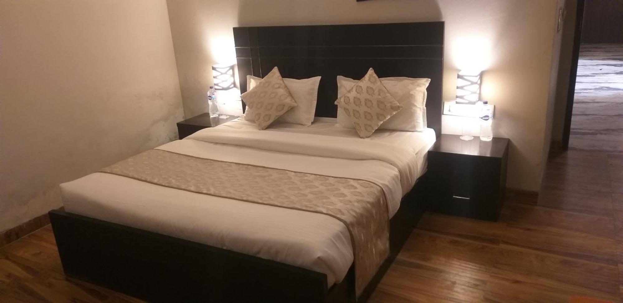 Pearl Suites At Omex Entrenity Vrindāvan Exteriér fotografie