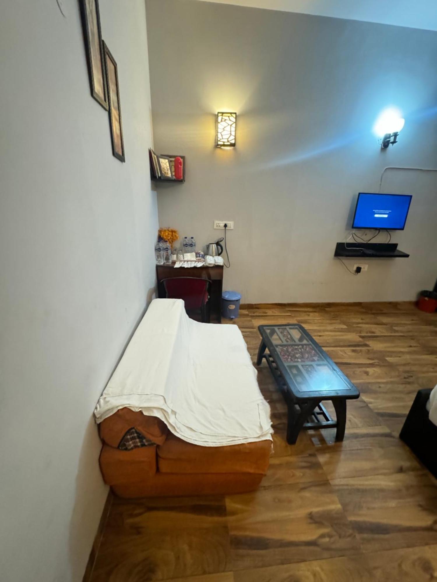 Pearl Suites At Omex Entrenity Vrindāvan Exteriér fotografie