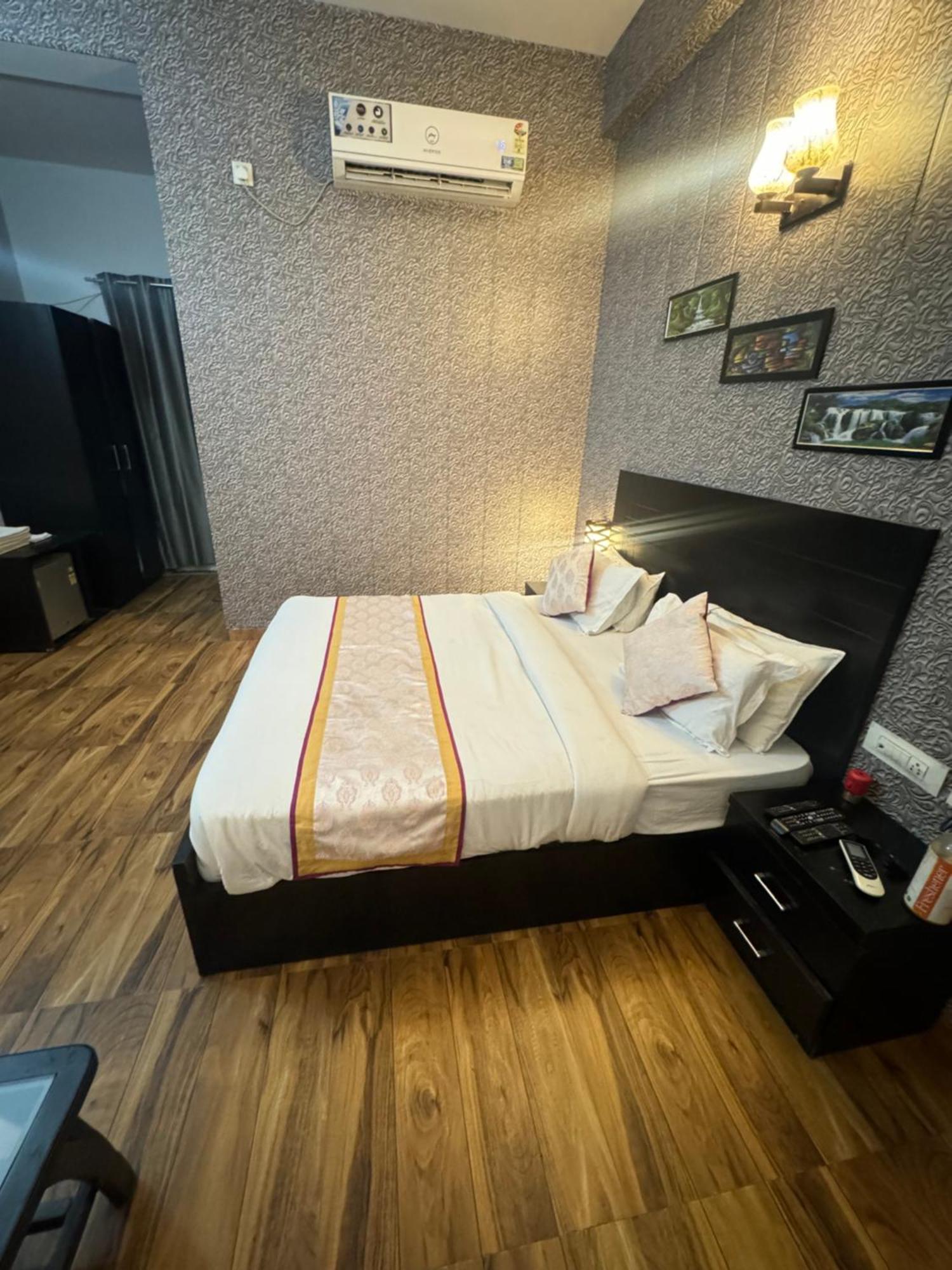Pearl Suites At Omex Entrenity Vrindāvan Exteriér fotografie