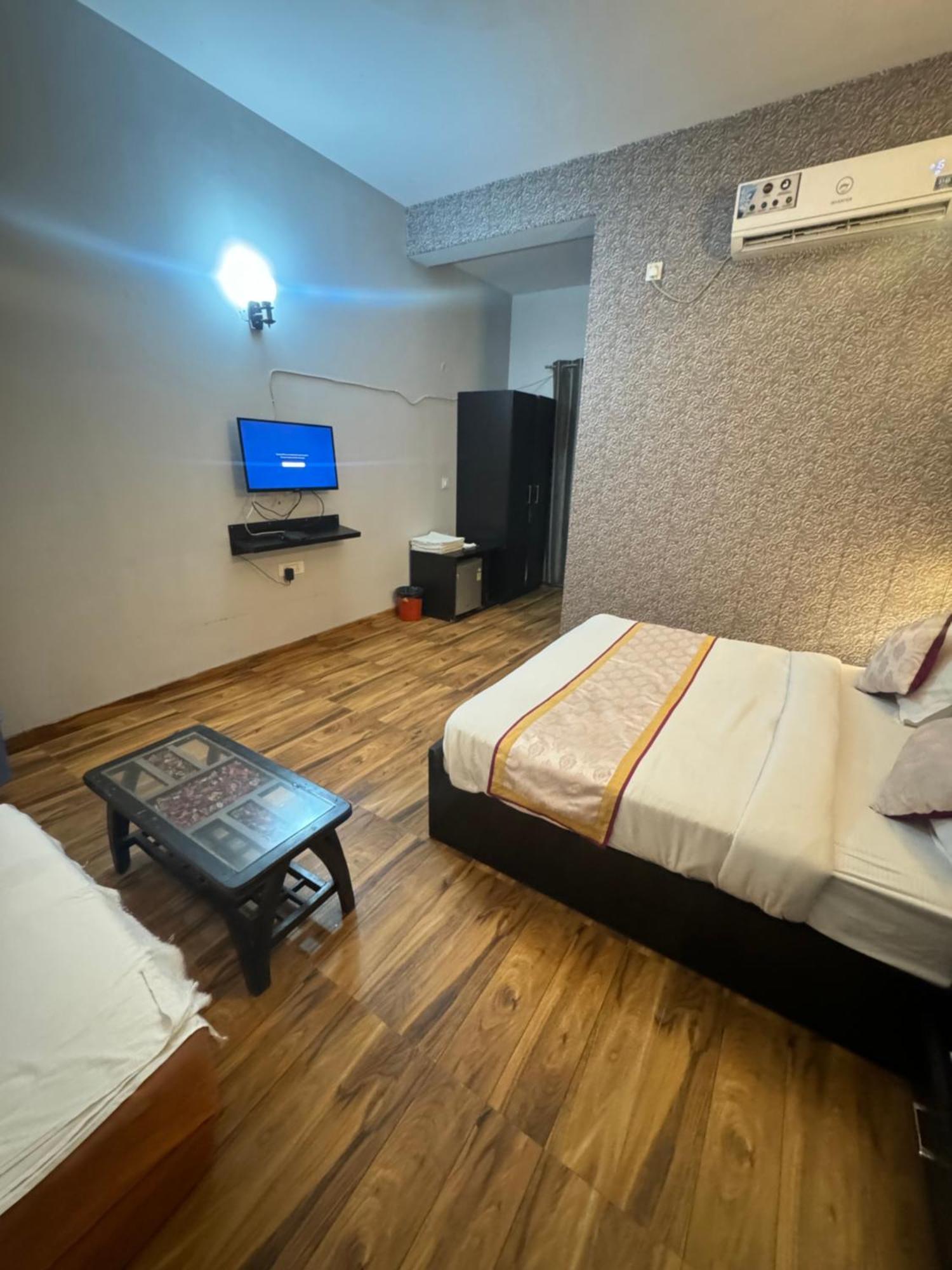 Pearl Suites At Omex Entrenity Vrindāvan Exteriér fotografie